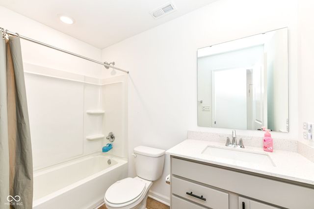 1689 N Sailboat Drive, Greenfield, IN 46140