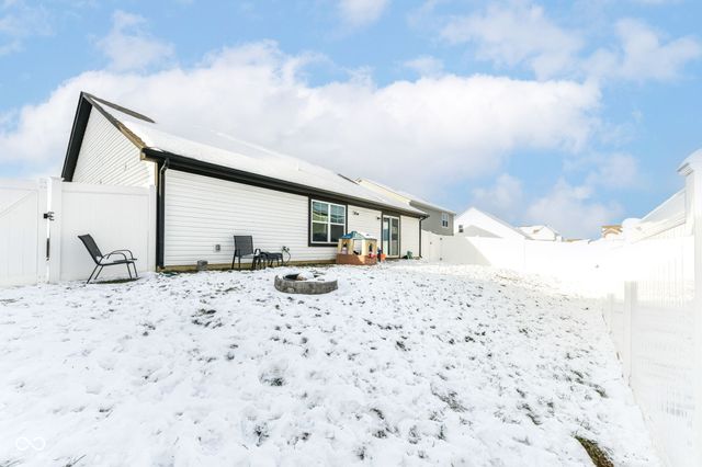 1689 N Sailboat Drive, Greenfield, IN 46140