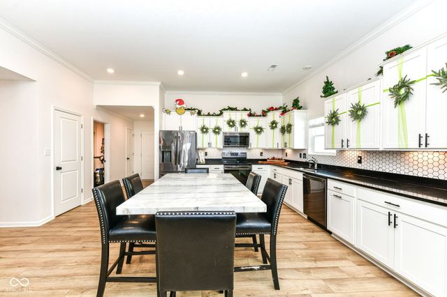 1689 N Sailboat Drive, Greenfield, IN 46140