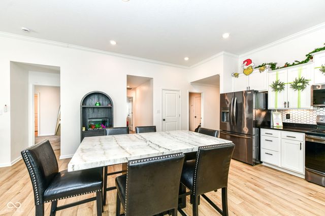 1689 N Sailboat Drive, Greenfield, IN 46140