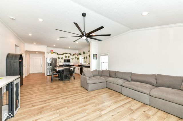 1689 N Sailboat Drive, Greenfield, IN 46140