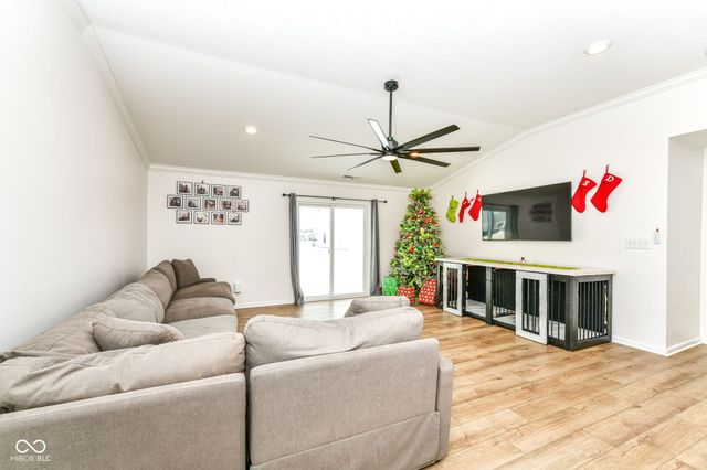 1689 N Sailboat Drive, Greenfield, IN 46140