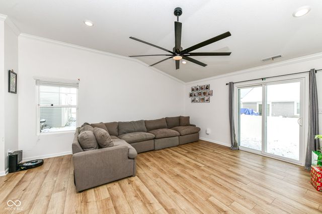 1689 N Sailboat Drive, Greenfield, IN 46140