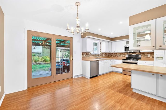 112 Kollar Dr, Liberty Boro, PA 15133