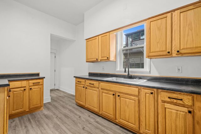 712 N Court Street, Rockford, IL 61103