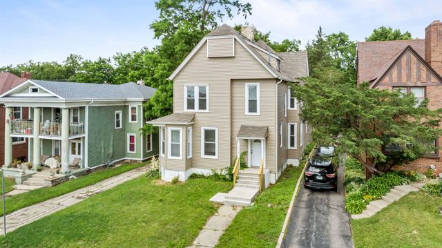 712 N Court Street, Rockford, IL 61103