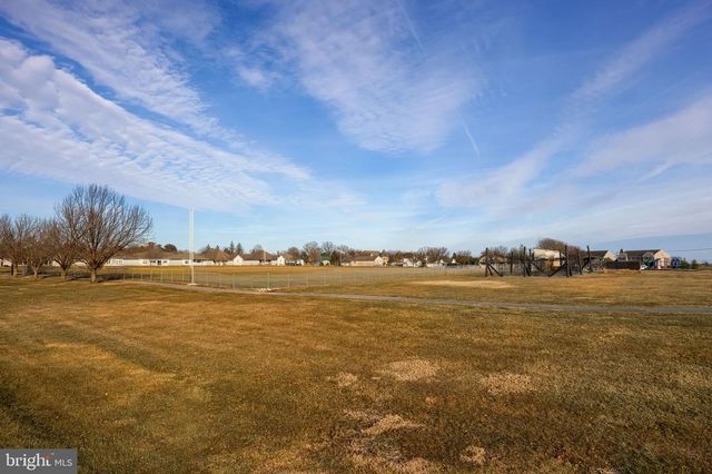 562 BLOSSOM TRL, Mount Joy, PA 17552