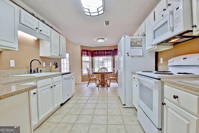 125 Wendy Way, Fayetteville, GA 30215