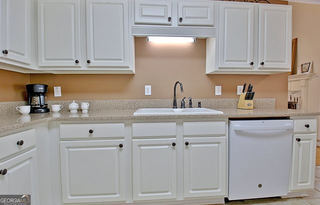 125 Wendy Way, Fayetteville, GA 30215