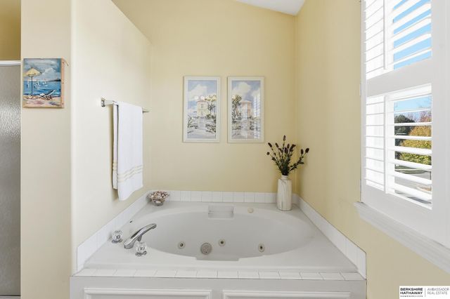 19707 Poppleton Avenue, Omaha, NE 68130