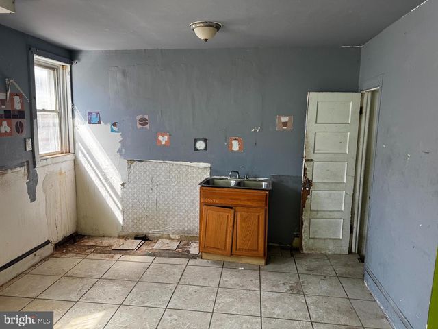 7004 GRAYS AVE, Philadelphia, PA 19142