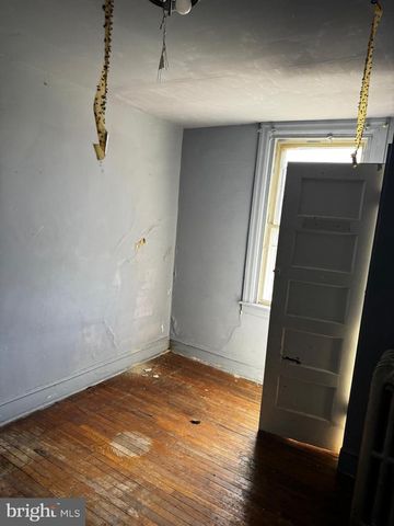 7004 GRAYS AVE, Philadelphia, PA 19142