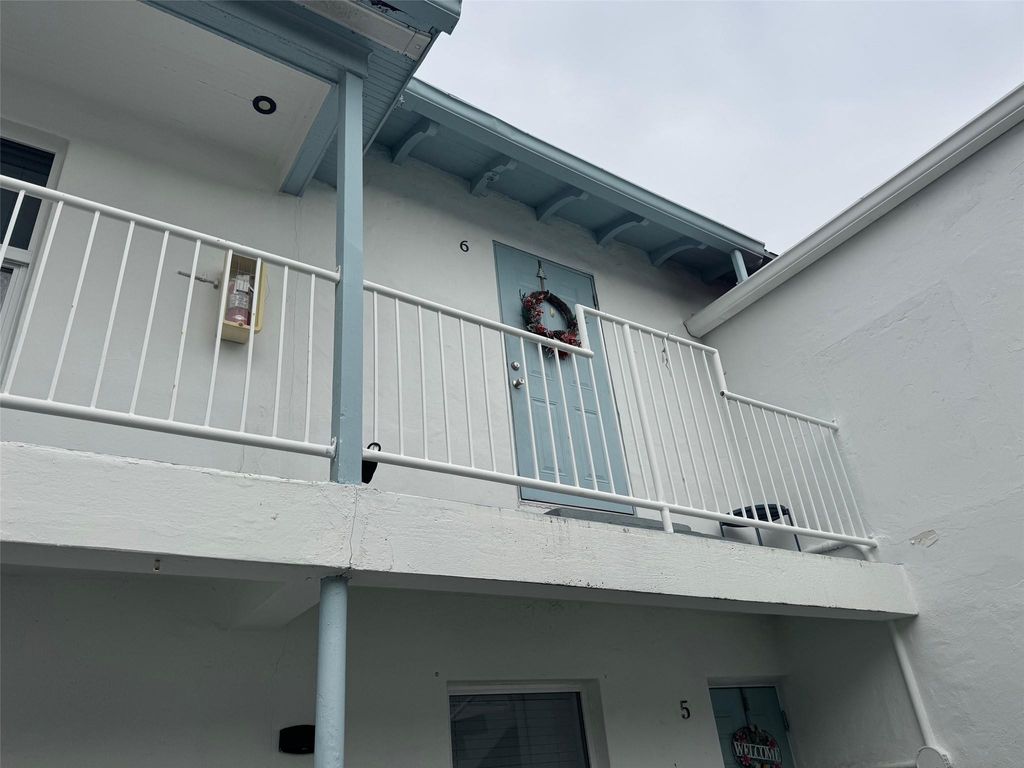 7910 Abbott Avenue 6, Miami Beach, FL 33141