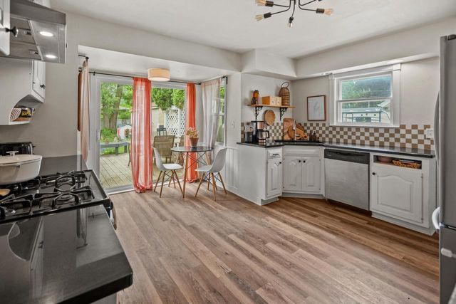 860 W La Salle AVENUE, Glendale, WI 53209