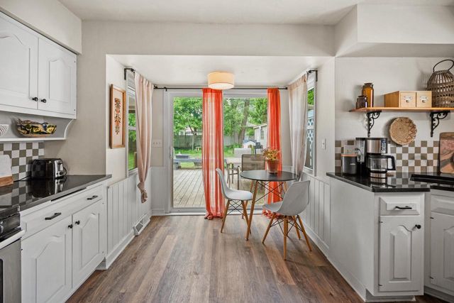 860 W La Salle AVENUE, Glendale, WI 53209