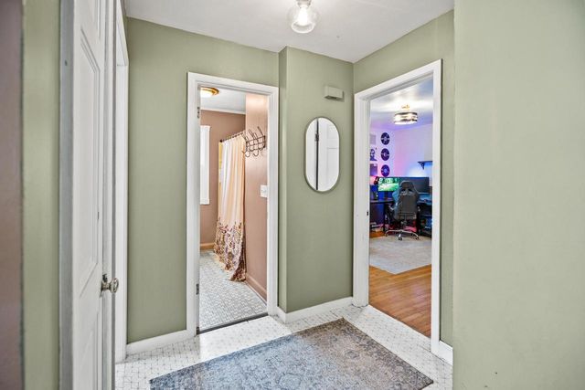 860 W La Salle AVENUE, Glendale, WI 53209