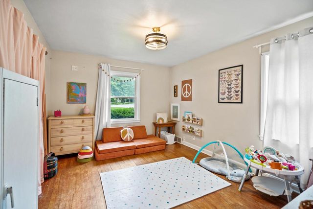 860 W La Salle AVENUE, Glendale, WI 53209