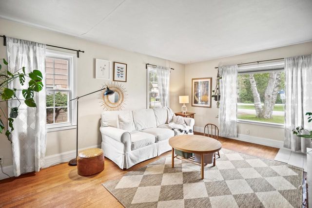 860 W La Salle AVENUE, Glendale, WI 53209