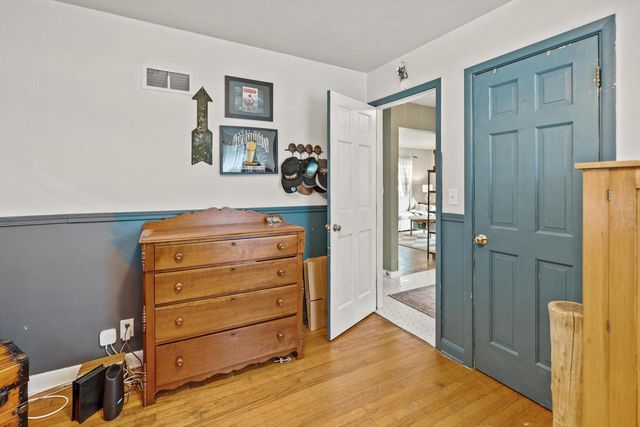 860 W La Salle AVENUE, Glendale, WI 53209