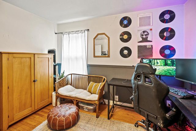 860 W La Salle AVENUE, Glendale, WI 53209