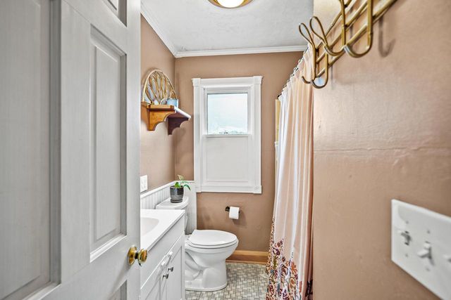 860 W La Salle AVENUE, Glendale, WI 53209