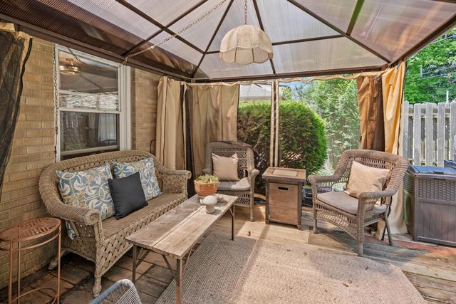 860 W La Salle AVENUE, Glendale, WI 53209