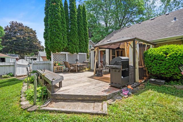 860 W La Salle AVENUE, Glendale, WI 53209