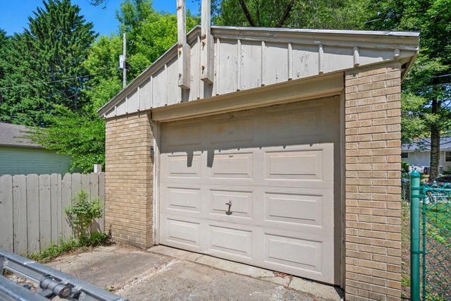 860 W La Salle AVENUE, Glendale, WI 53209