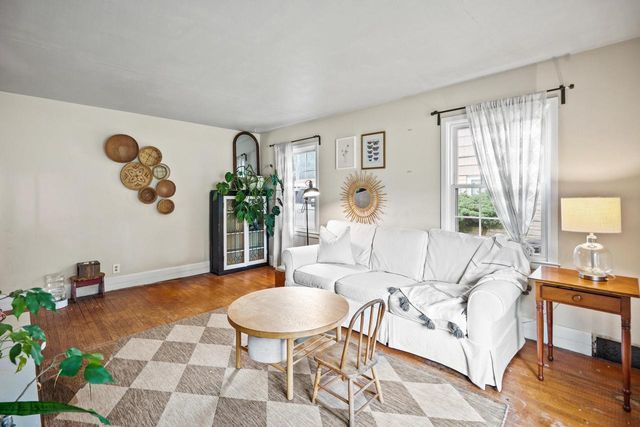 860 W La Salle AVENUE, Glendale, WI 53209