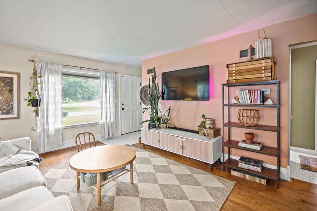 860 W La Salle AVENUE, Glendale, WI 53209