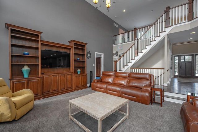 15105 Froedtert DRIVE, Elm Grove, WI 53122