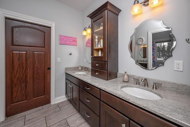 15105 Froedtert DRIVE, Elm Grove, WI 53122