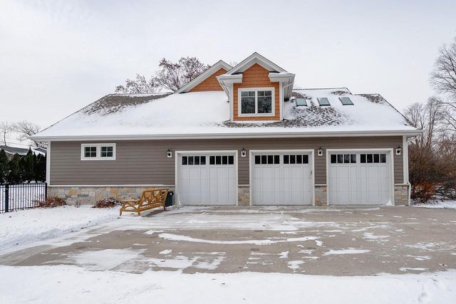 15105 Froedtert DRIVE, Elm Grove, WI 53122