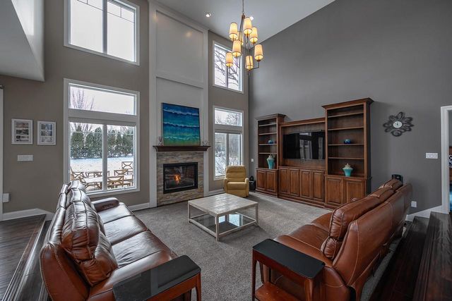 15105 Froedtert DRIVE, Elm Grove, WI 53122