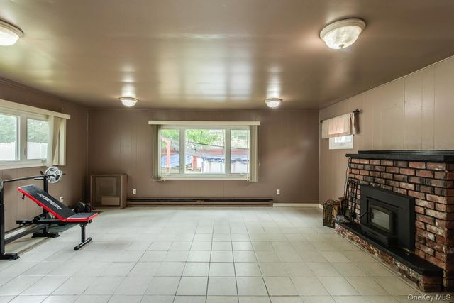 4 Edgewood Drive, Saugerties, NY 12477