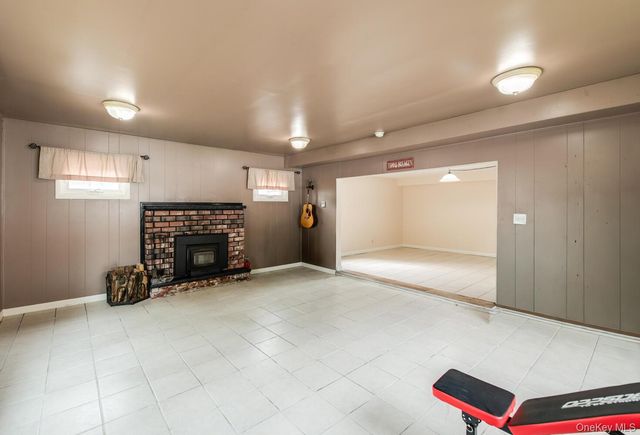 4 Edgewood Drive, Saugerties, NY 12477