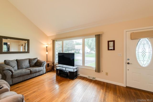 4 Edgewood Drive, Saugerties, NY 12477