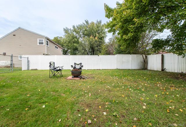 4 Edgewood Drive, Saugerties, NY 12477