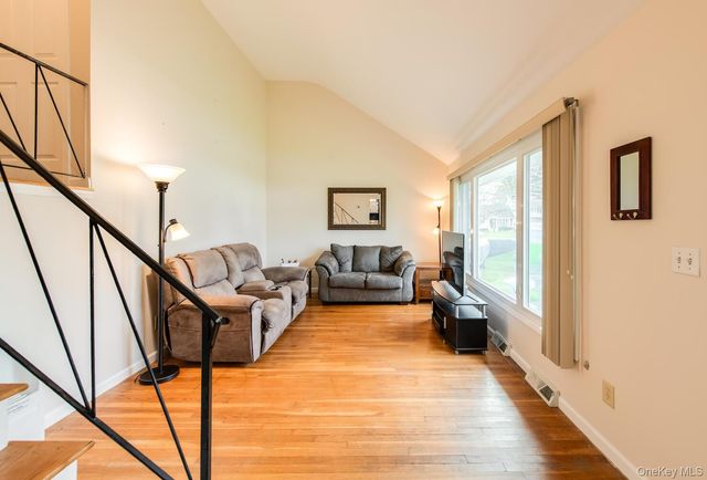 4 Edgewood Drive, Saugerties, NY 12477