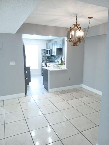 4170 Inverrary Drive 412, Lauderhill, FL 33319