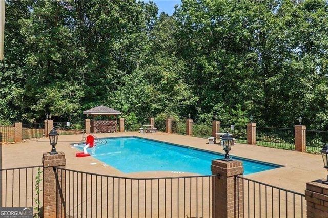 105 W Lake Boulevard, Carrollton, GA 30116