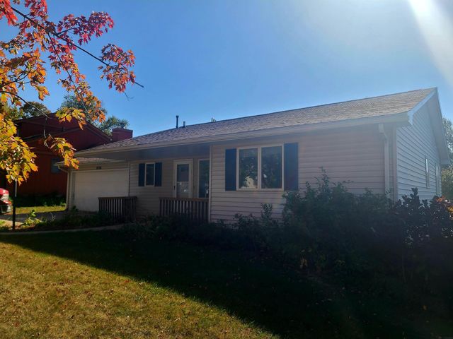 2126 Coventry Lane, Cedar Falls, IA 50613