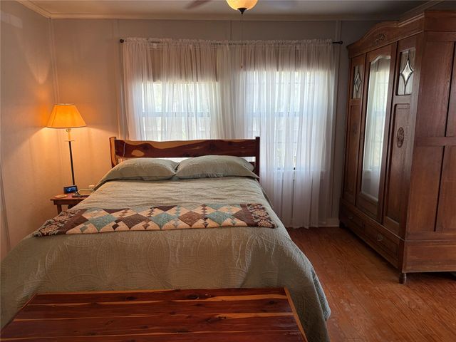 307 Whitehead ST, Smithville, TX 78957