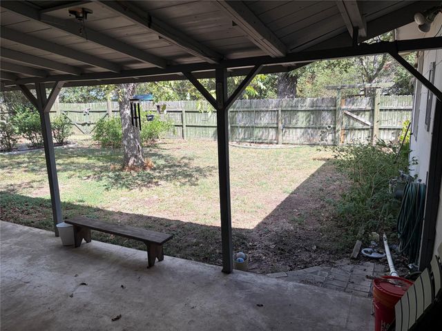 307 Whitehead ST, Smithville, TX 78957