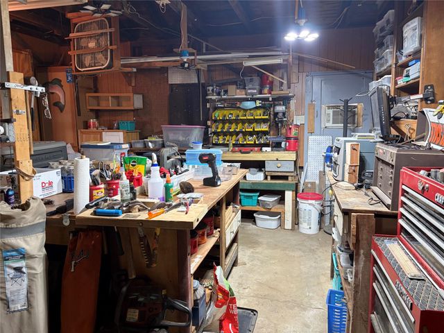 307 Whitehead ST, Smithville, TX 78957