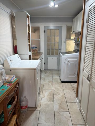 307 Whitehead ST, Smithville, TX 78957
