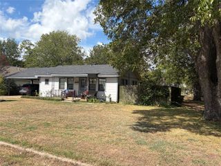 307 Whitehead ST, Smithville, TX 78957