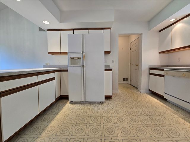735 Whistlers Cove Lane, Greece, NY 14612