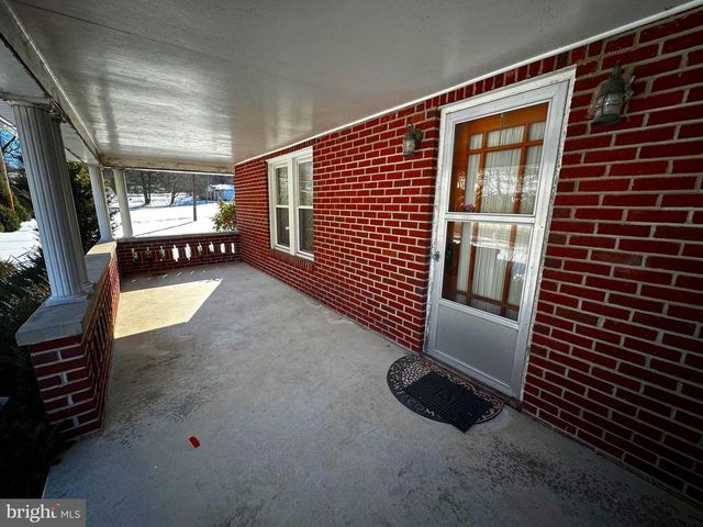 3500 PAW PAW RD, Paw Paw, WV 25434