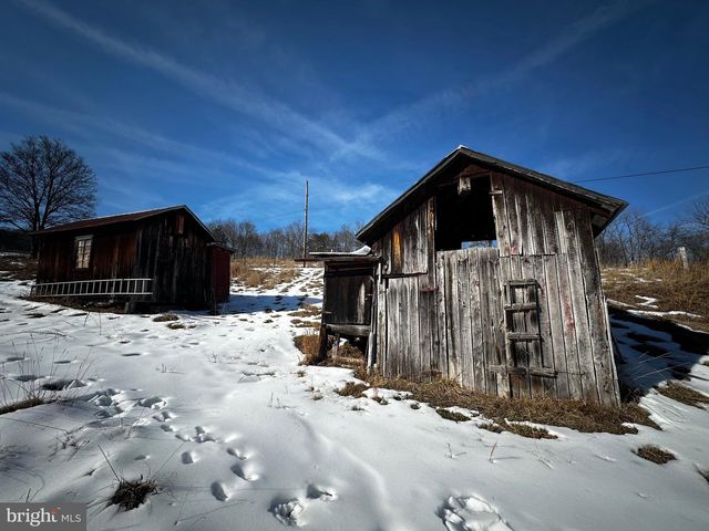 3500 PAW PAW RD, Paw Paw, WV 25434